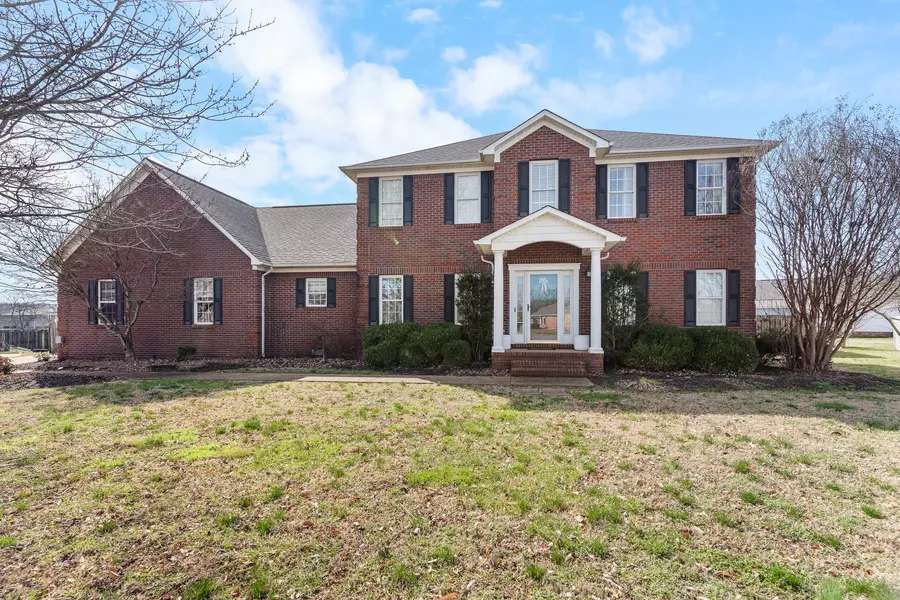 559 Cedar Ct, Lawrenceburg, TN 38464