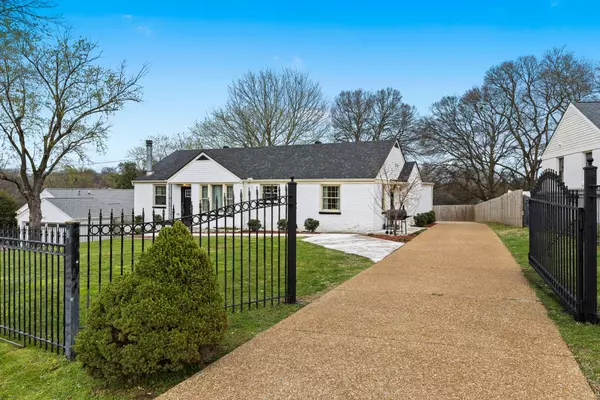 2315 Ridgecrest Dr, Nashville, TN 37216