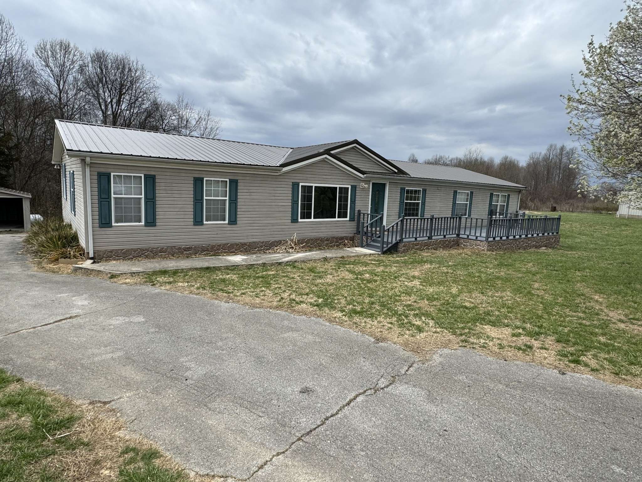 65 Carol Knight Rd, Red Boiling Springs, TN 37150