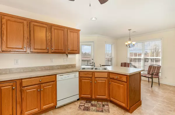 2327 Ellsworth Dr Clarksville, TN 37043