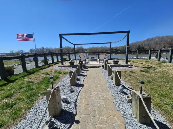 Clifton, TN 38425,1803 Hardin Bottom River Rd