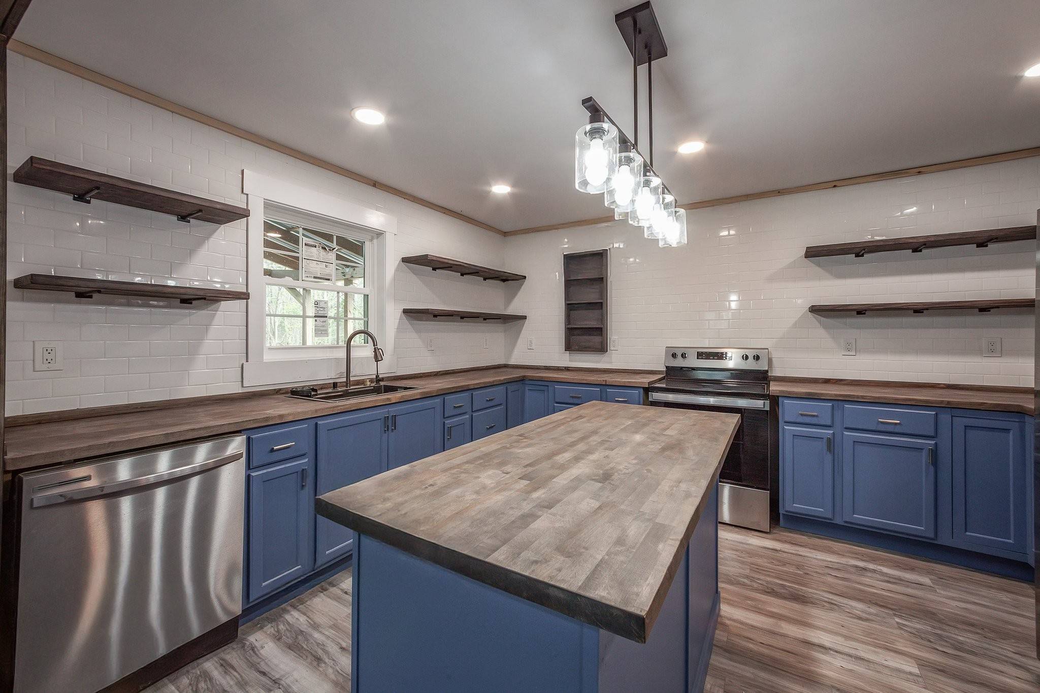 Jackson, TN 38305,1580 Highway 70 #E
