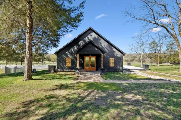 61 Boning Rd, Fayetteville, TN 37334