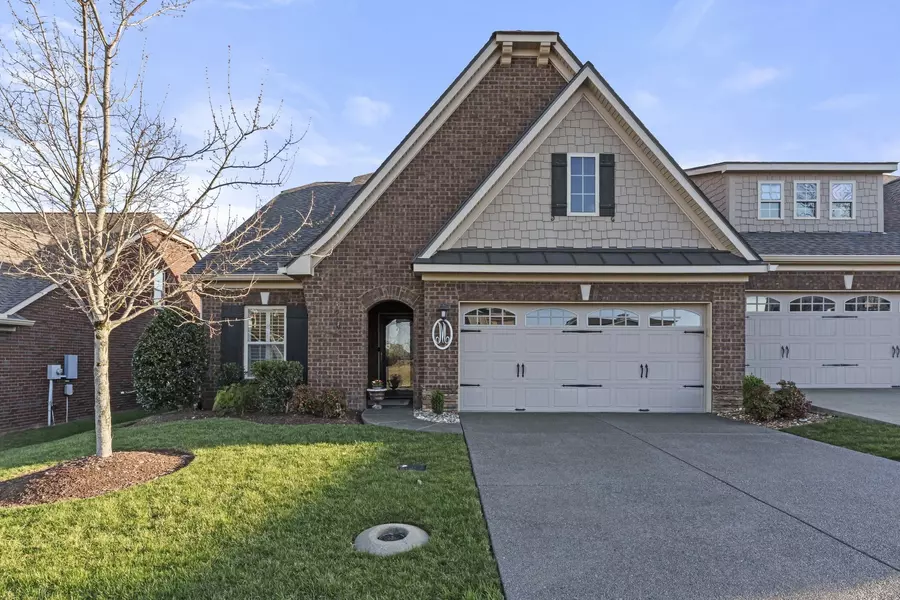 1019 Club View Dr, Gallatin, TN 37066
