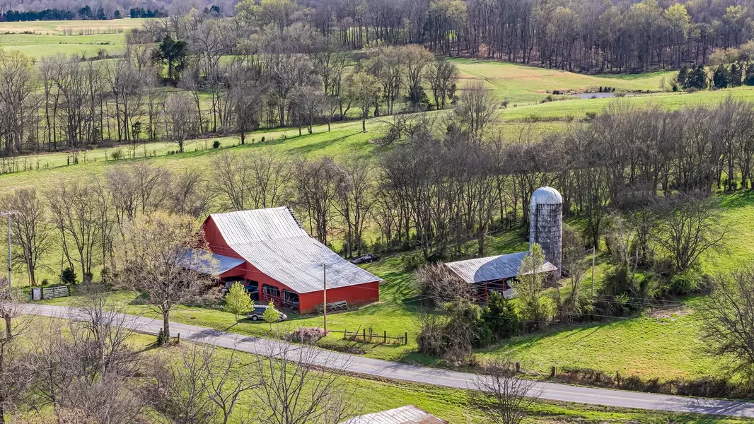 3620 Heads Church Rd, Cedar Hill, TN 37032