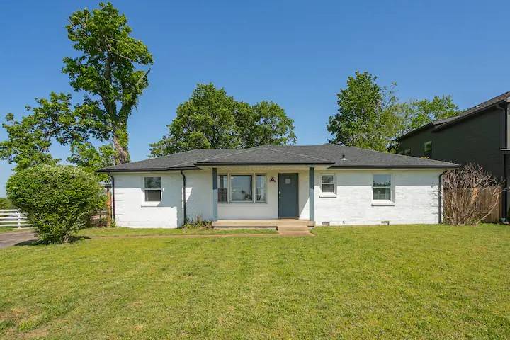 255 Riverside Dr, Nashville, TN 37206