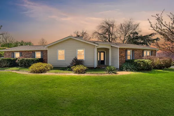 702 Shute Ln, Hendersonville, TN 37075