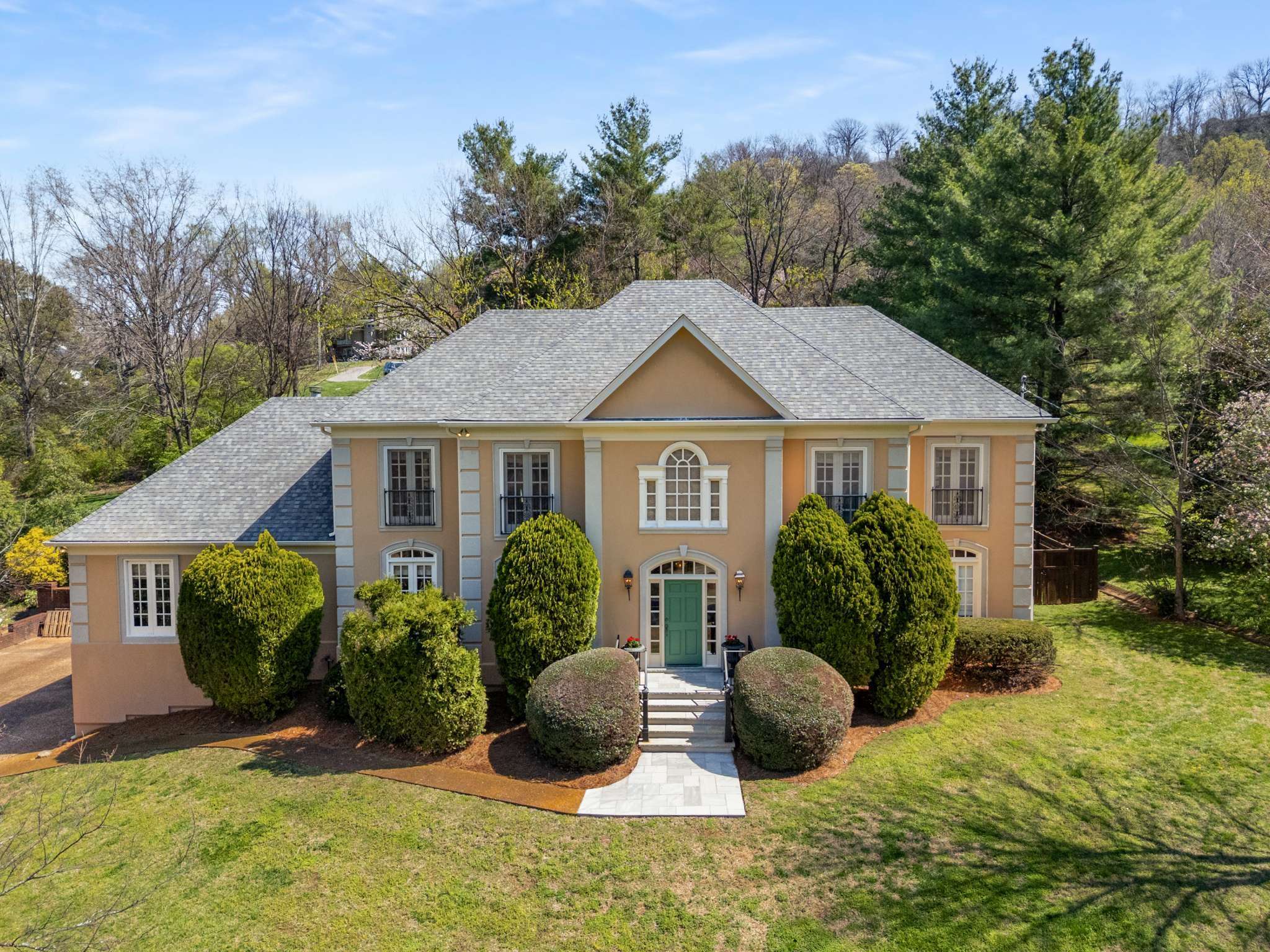 1182 Travelers Ridge Dr, Nashville, TN 37220