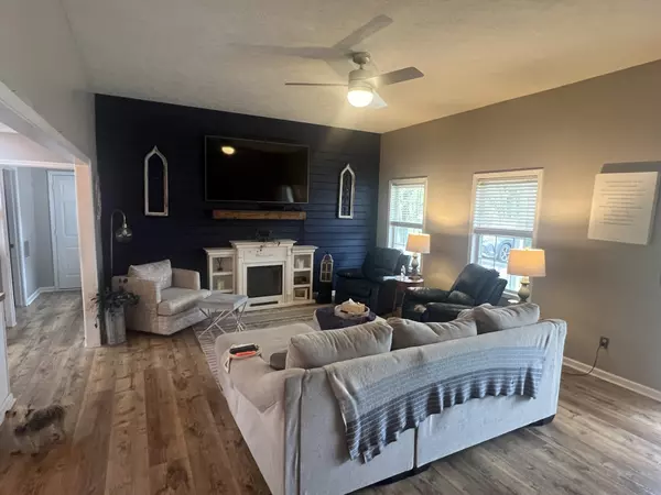 Lafayette, TN 37083,288 Fox Run Ln