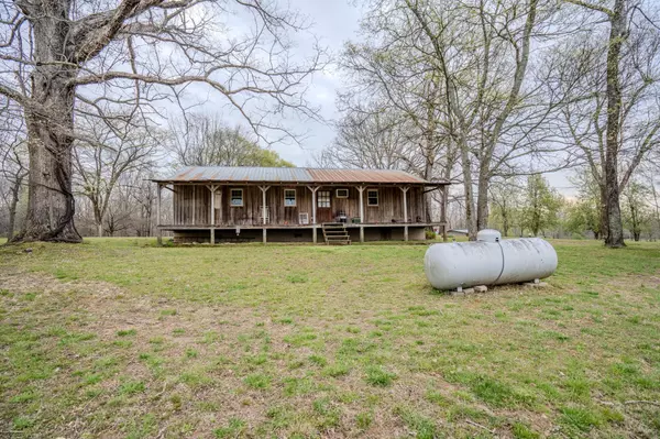 Loretto, TN 38469,40 Lou Johns Ln