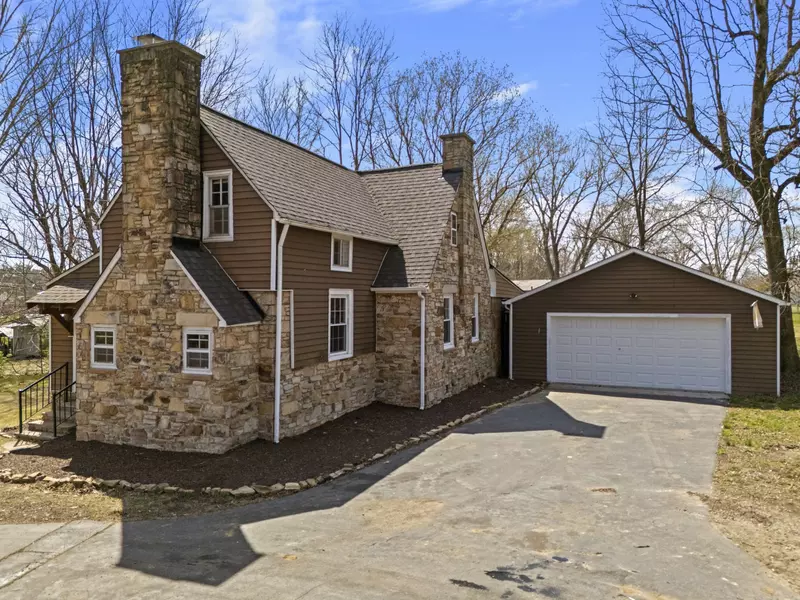 42 Crab Apple Ln, Crossville, TN 38555
