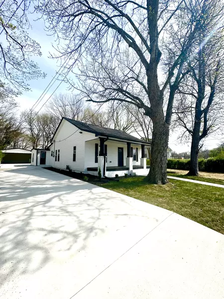 120 S Columbia Ave, Lawrenceburg, TN 38464
