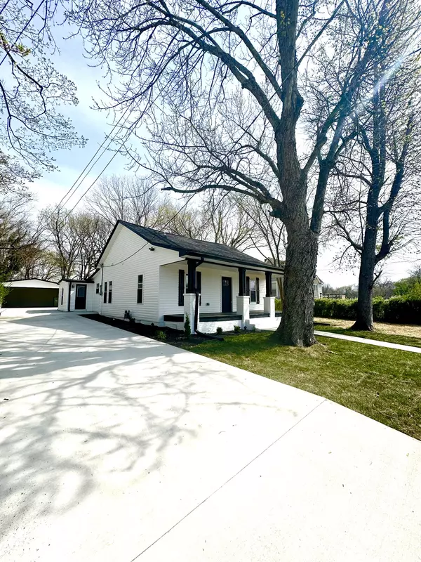 120 S Columbia Ave, Lawrenceburg, TN 38464