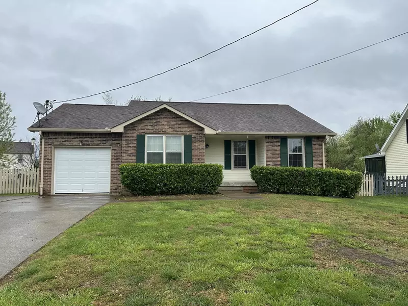 822 Iris Ln, Clarksville, TN 37042