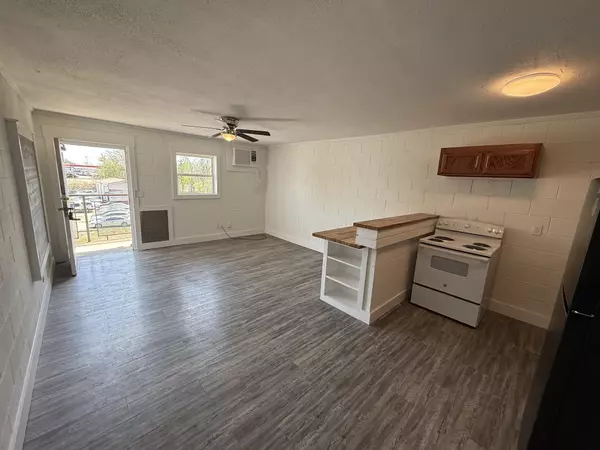 Clarksville, TN 37042,626 Power St #7