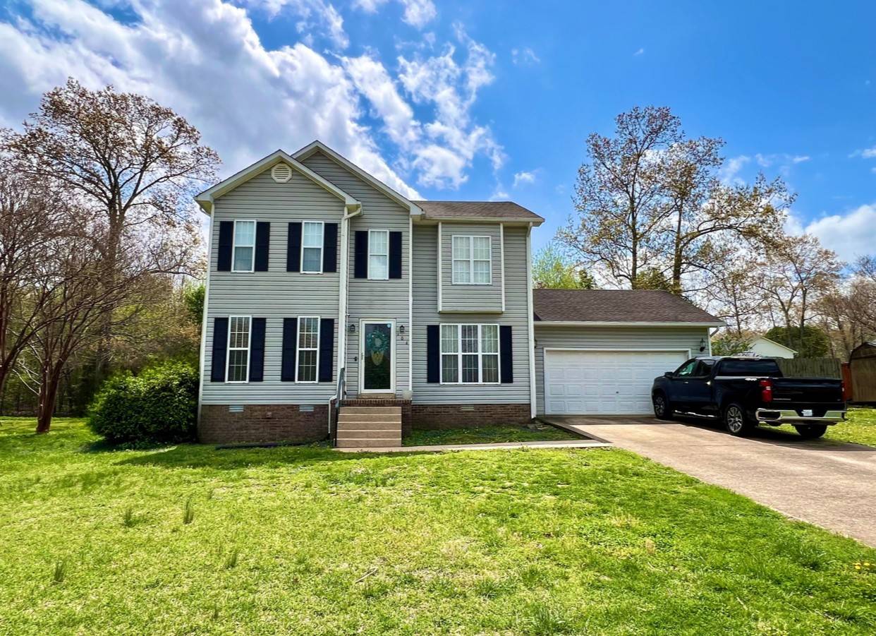 104 E Laurel Dr, Lawrenceburg, TN 38464