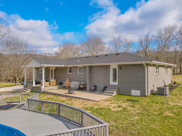 Charlotte, TN 37036,1801 Garrett Rd