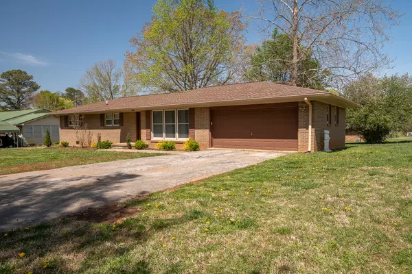 1706 Grandaddy Rd, Lawrenceburg, TN 38464