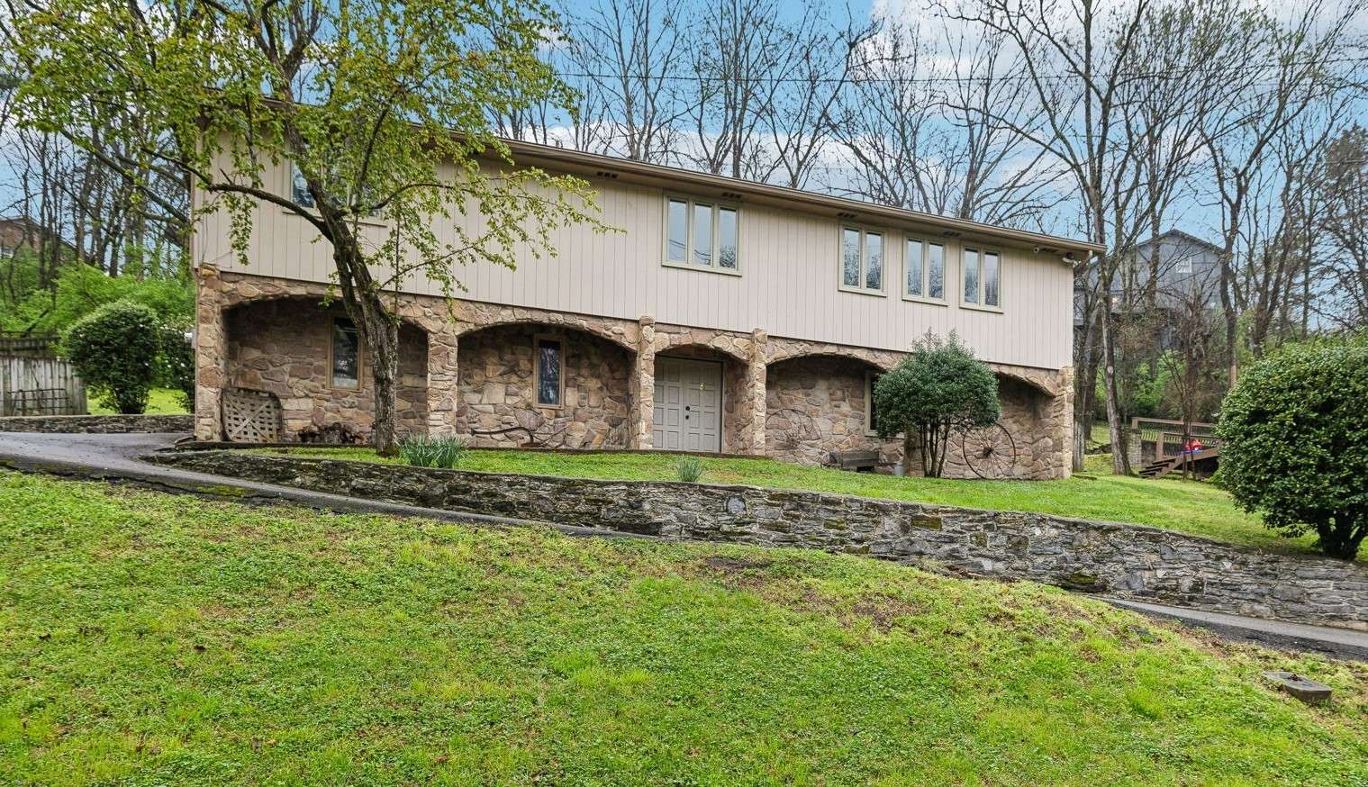 Nashville, TN 37221,7379 Bridle Dr