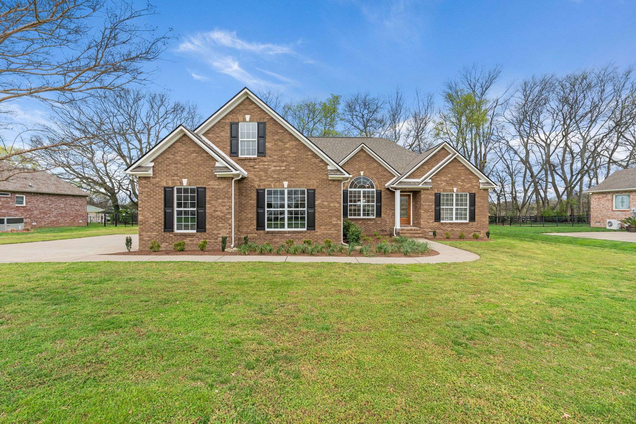 Columbia, TN 38401,912 Harmony Way