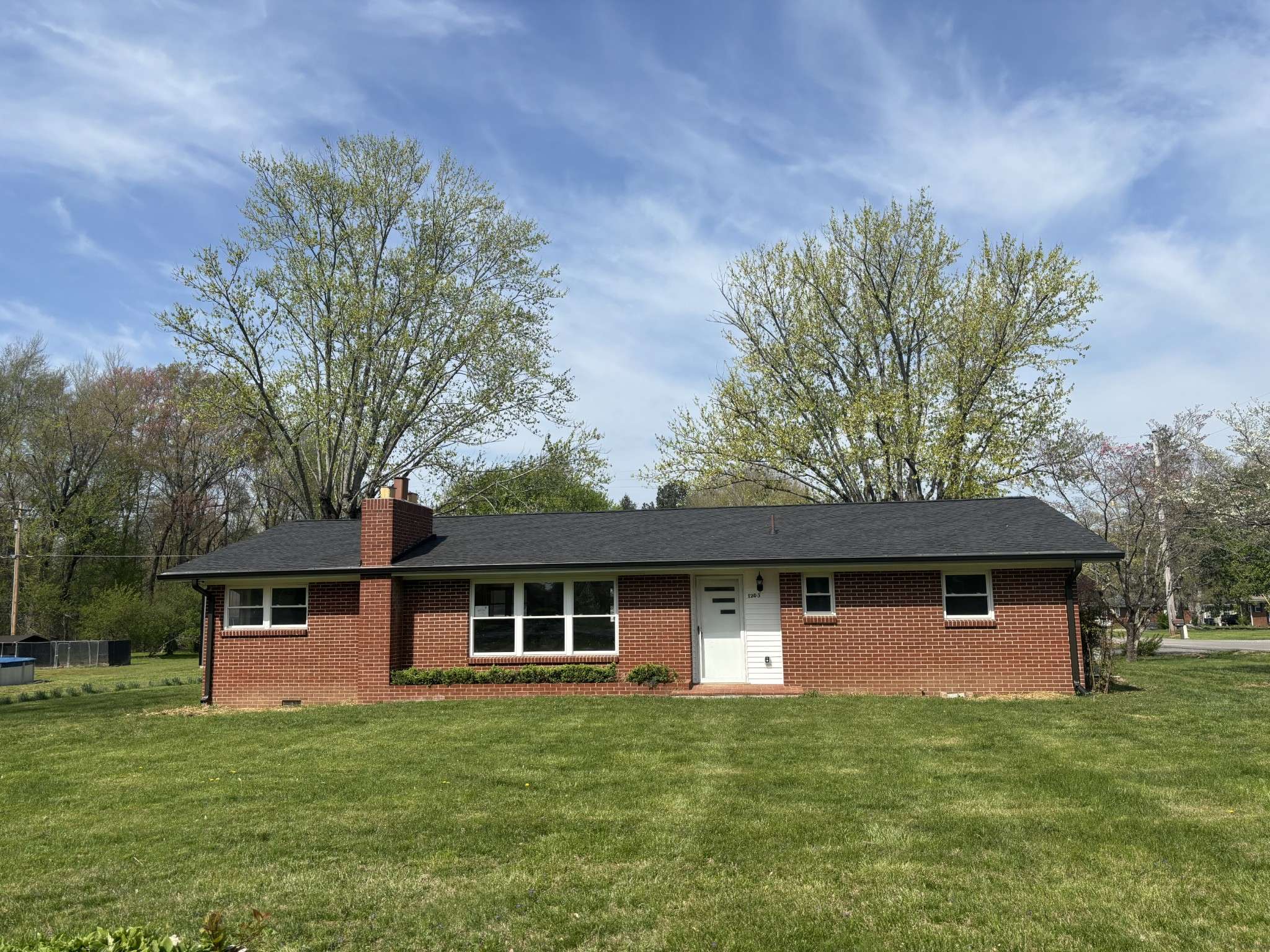 1205 Ellington Dr, Lafayette, TN 37083