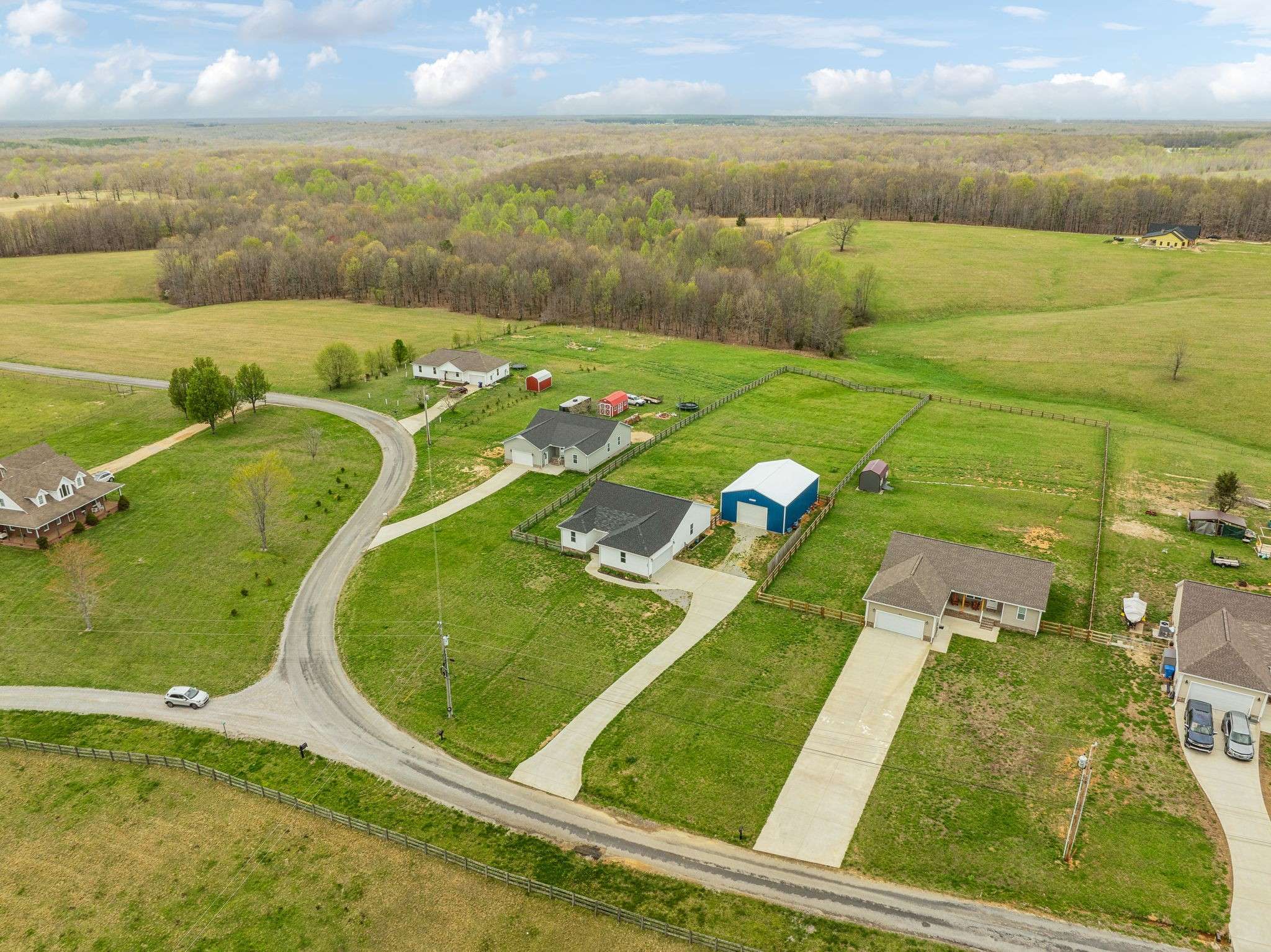 506 N Point Dr, Summertown, TN 38483