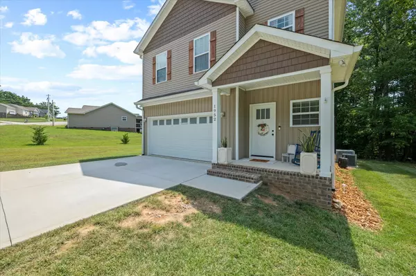 1952 Pembrooke Pine Ln, Cookeville, TN 38506