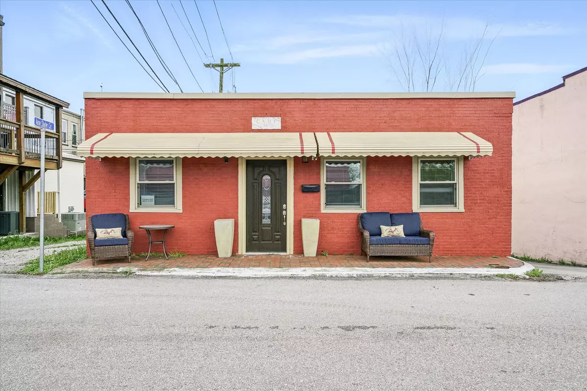 Sparta, TN 38583,11 W Rhea St