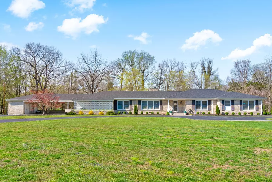 304 W Riverwood Dr, Hopkinsville, KY 42240