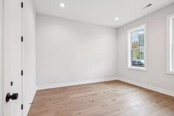 Nashville, TN 37203,3207B Long Blvd