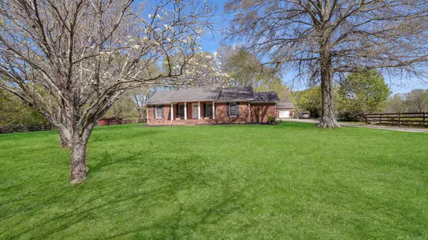 1084 N Corinth Rd, Portland, TN 37148