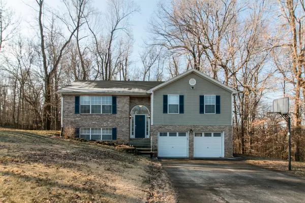 905 Douglas Ln,  Clarksville,  TN 37043