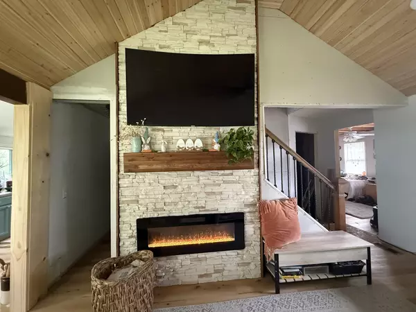 Loretto, TN 38469,374 State Line Rd