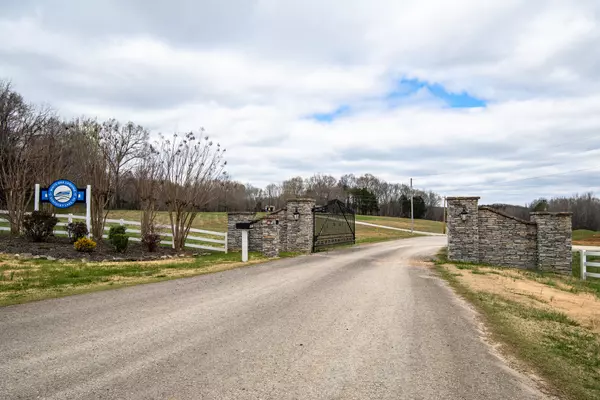 Clifton, TN 38425,1189 River Front Dr