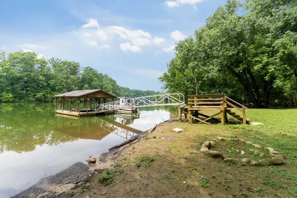 Doyle, TN 38559,88 Hollingsworth Slough Rd