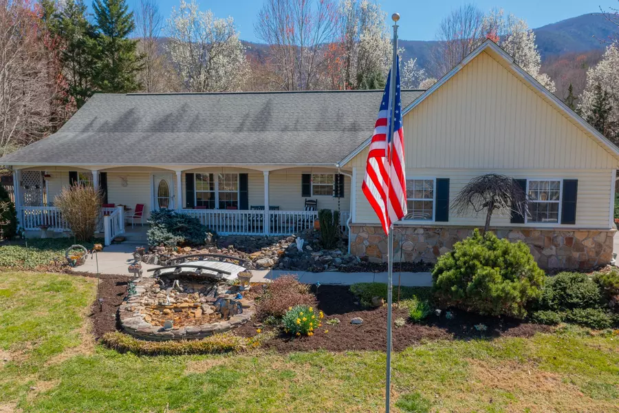 3403 Sugar Camp Cir, Sevierville, TN 37862