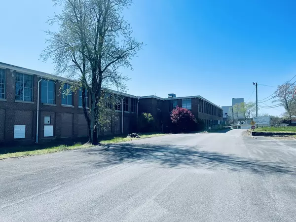 Shelbyville, TN 37160,342 Shelbyville Mills Rd