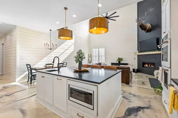 610 Dogwood Way, Burns, TN 37029