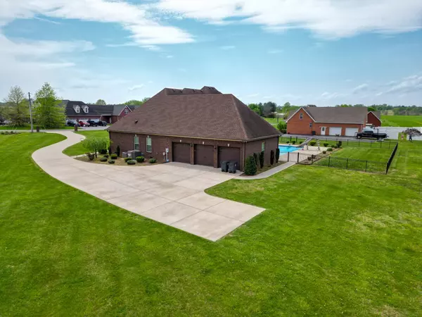 Lafayette, TN 37083,210 Michael Cir