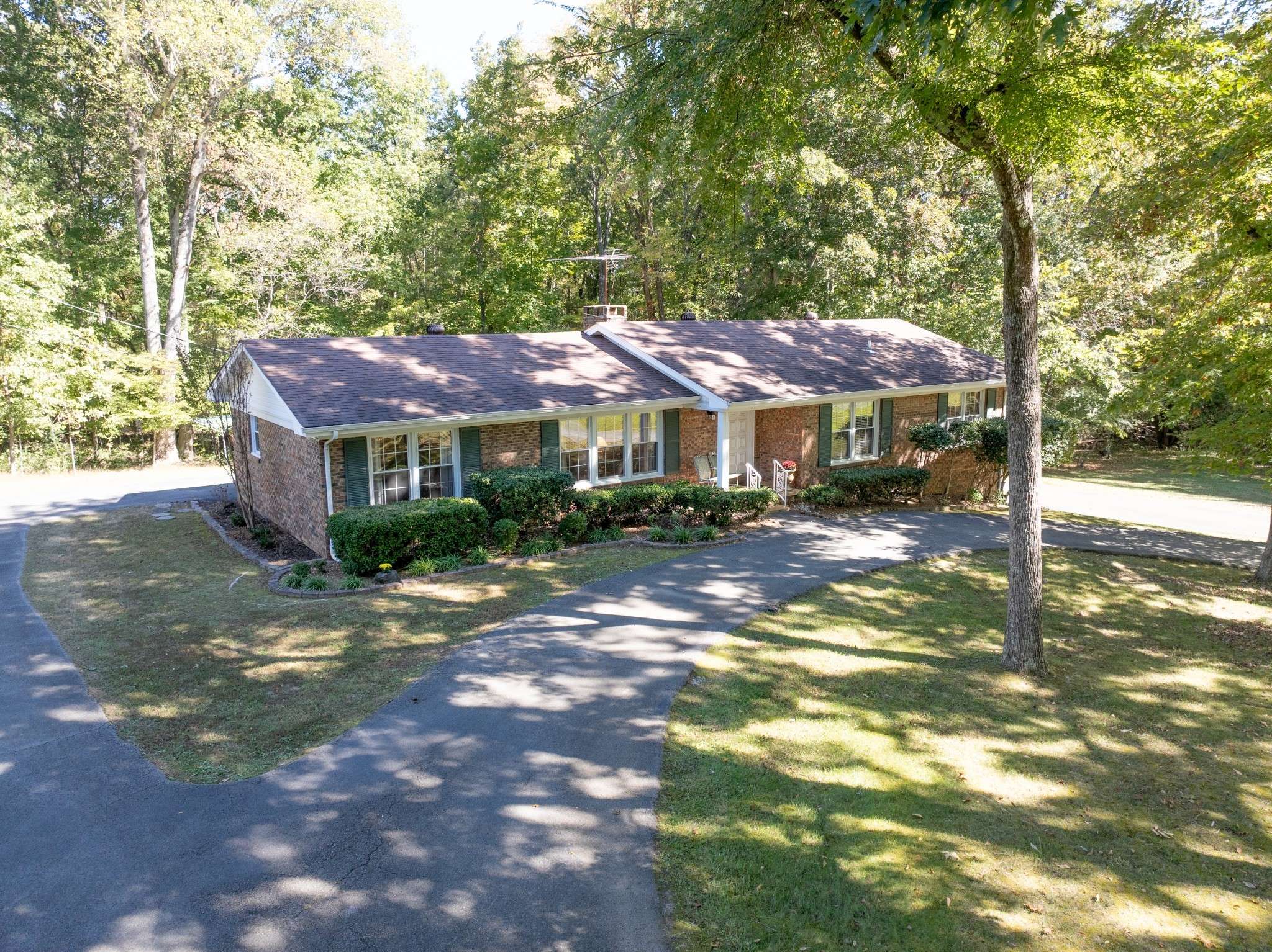115 Rae Ln, Burns, TN 37029