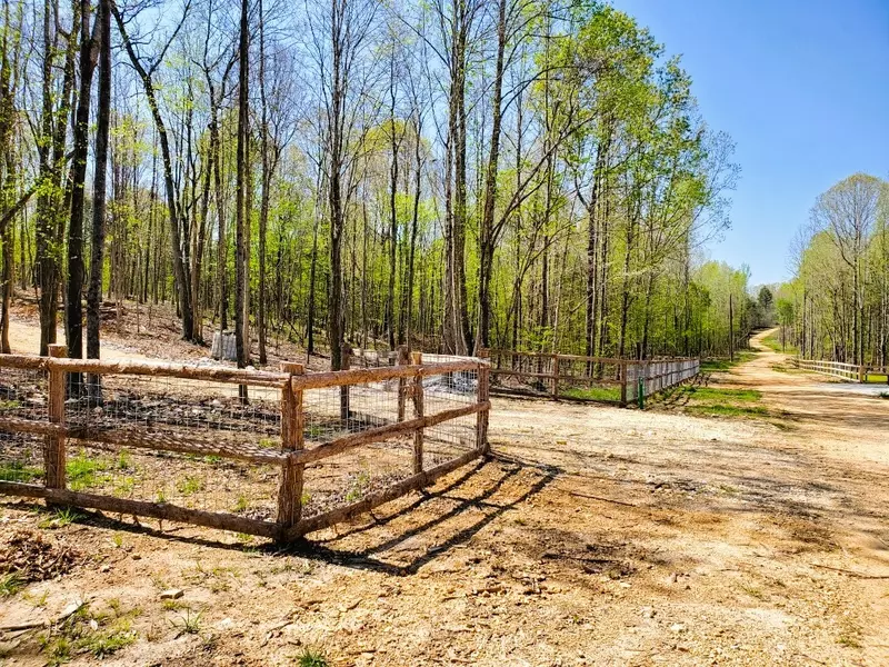 73 Three Pines Rd, Holladay, TN 38341