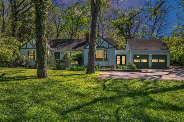 3809 Harding Pl, Nashville, TN 37215