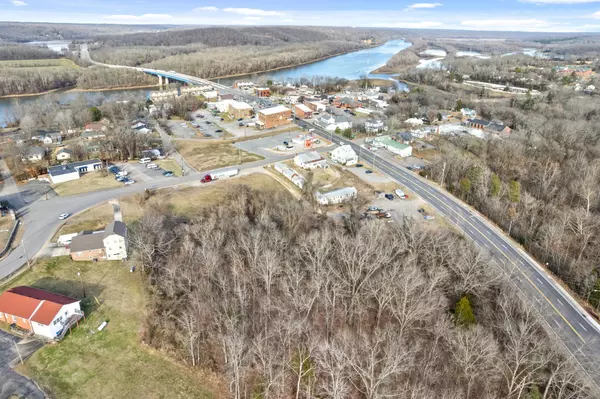 Dover, TN 37058,1 Church Street