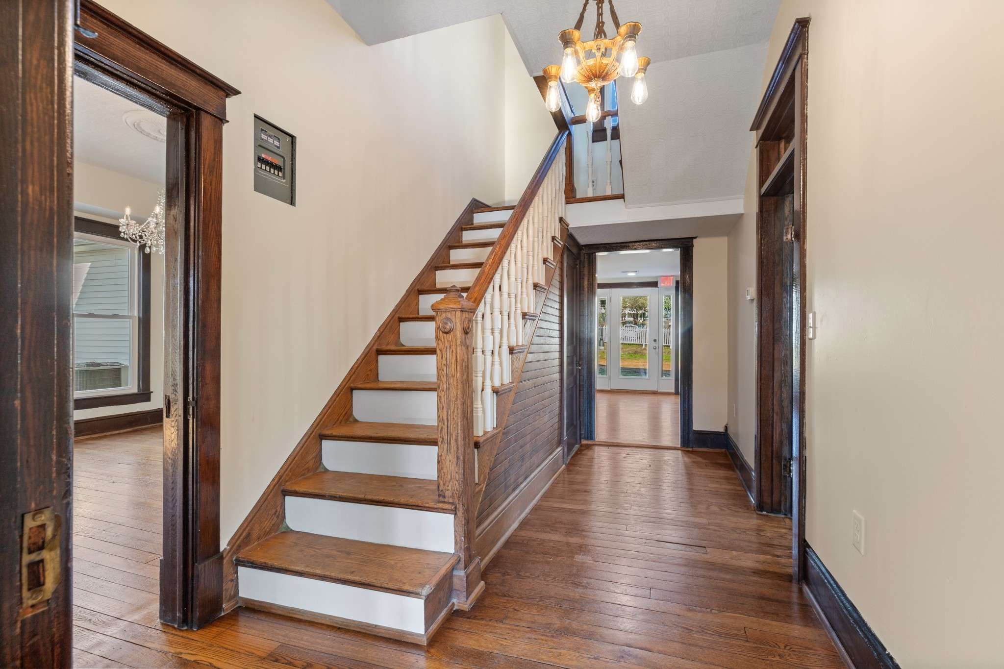 Dickson, TN 37055,301 W College St