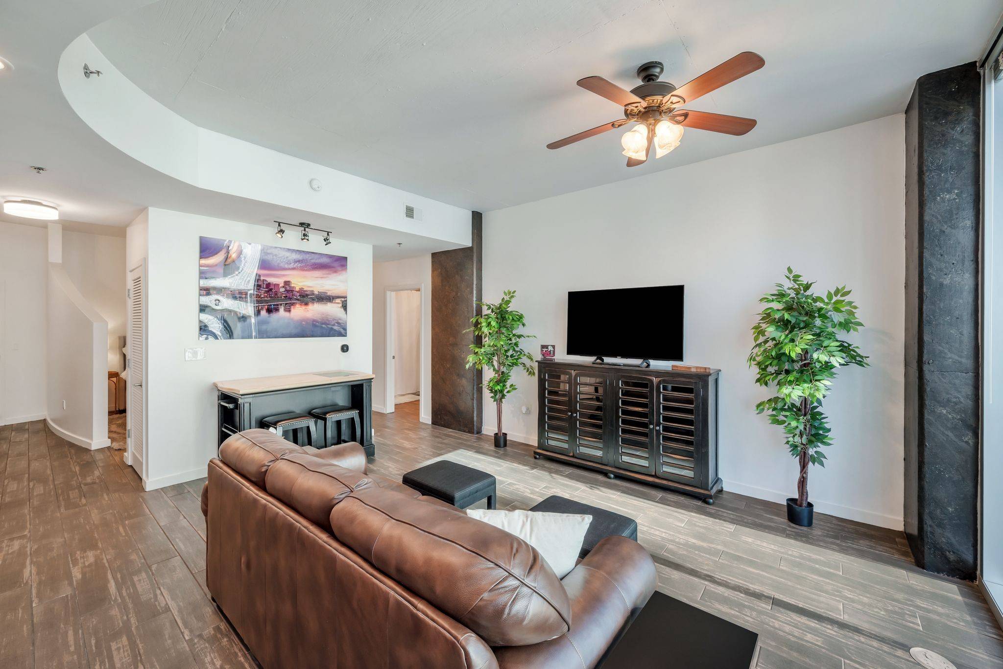 Nashville, TN 37201,301 Demonbreun St #1407