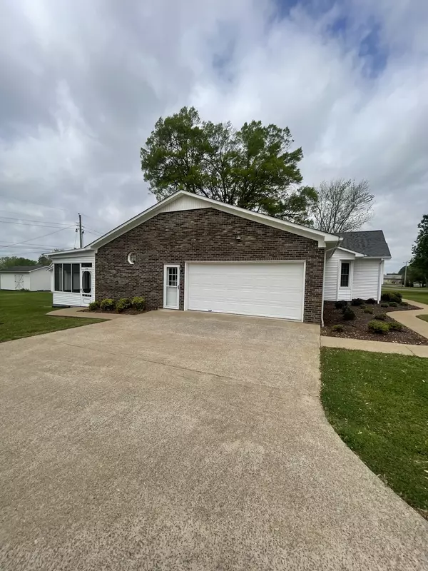 Lawrenceburg, TN 38464,409 Douglas Dr