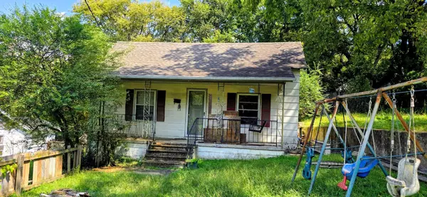 720 W Madison St, Pulaski, TN 38478