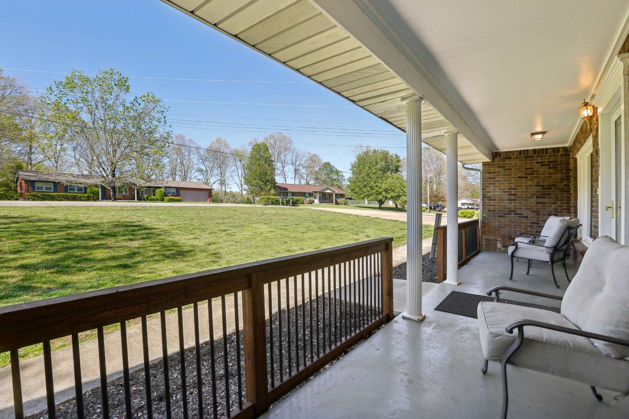 550 Lakeview Cir, Tennessee Ridge, TN 37178