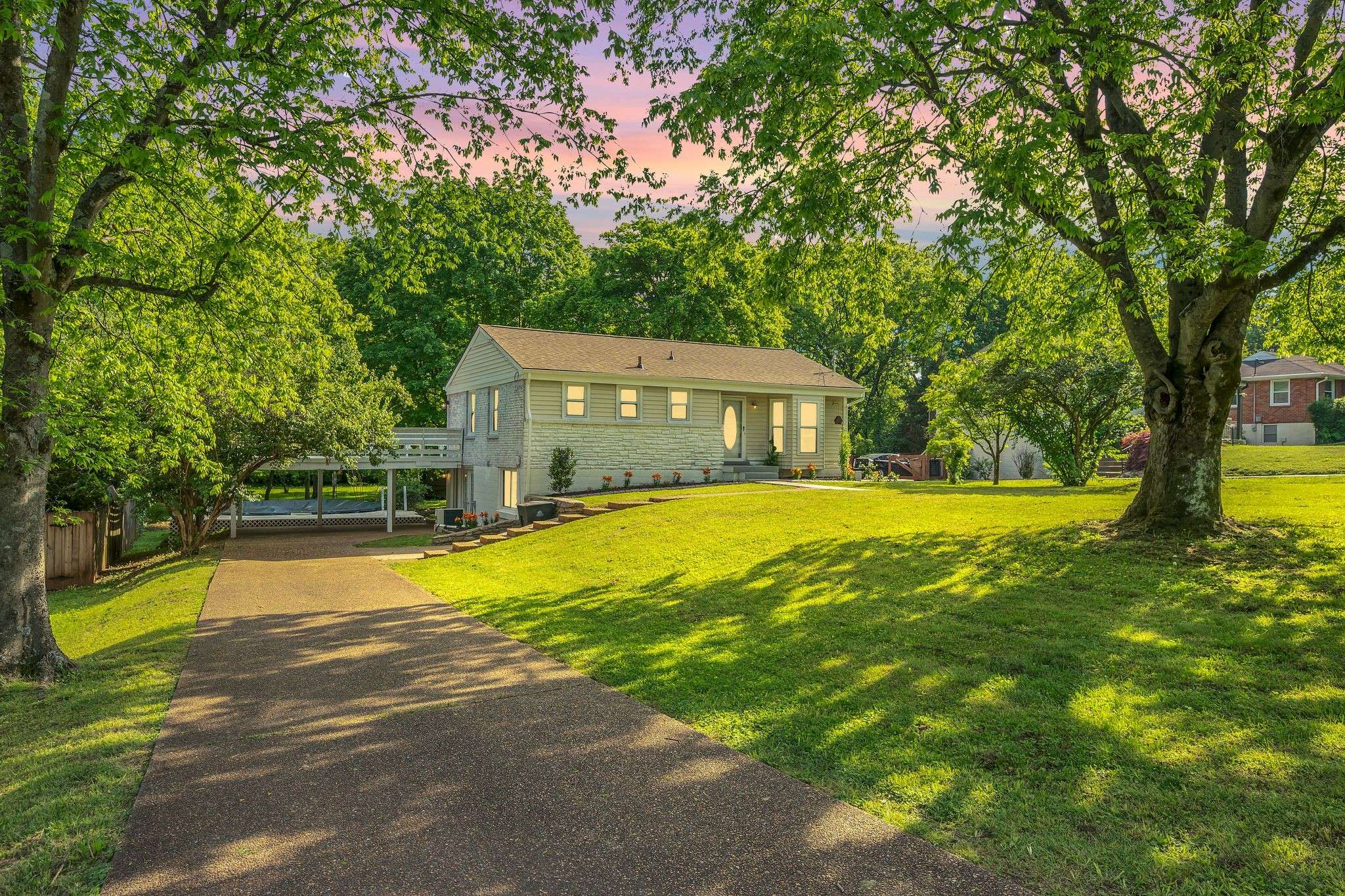 828 Lemont Dr, Nashville, TN 37216