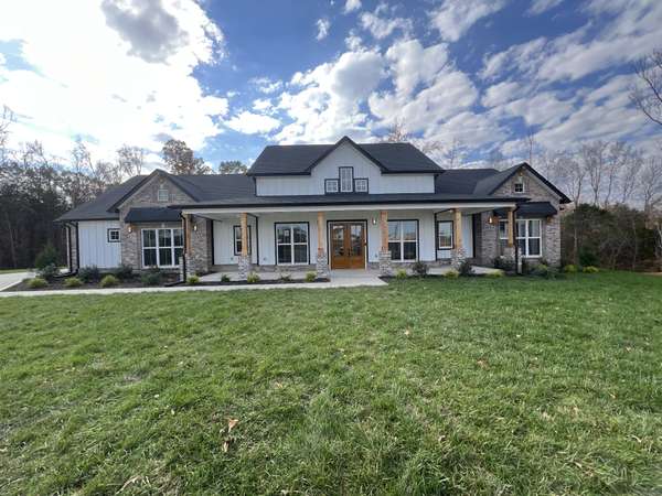 702 Sandringham Ct, Clarksville, TN 37043